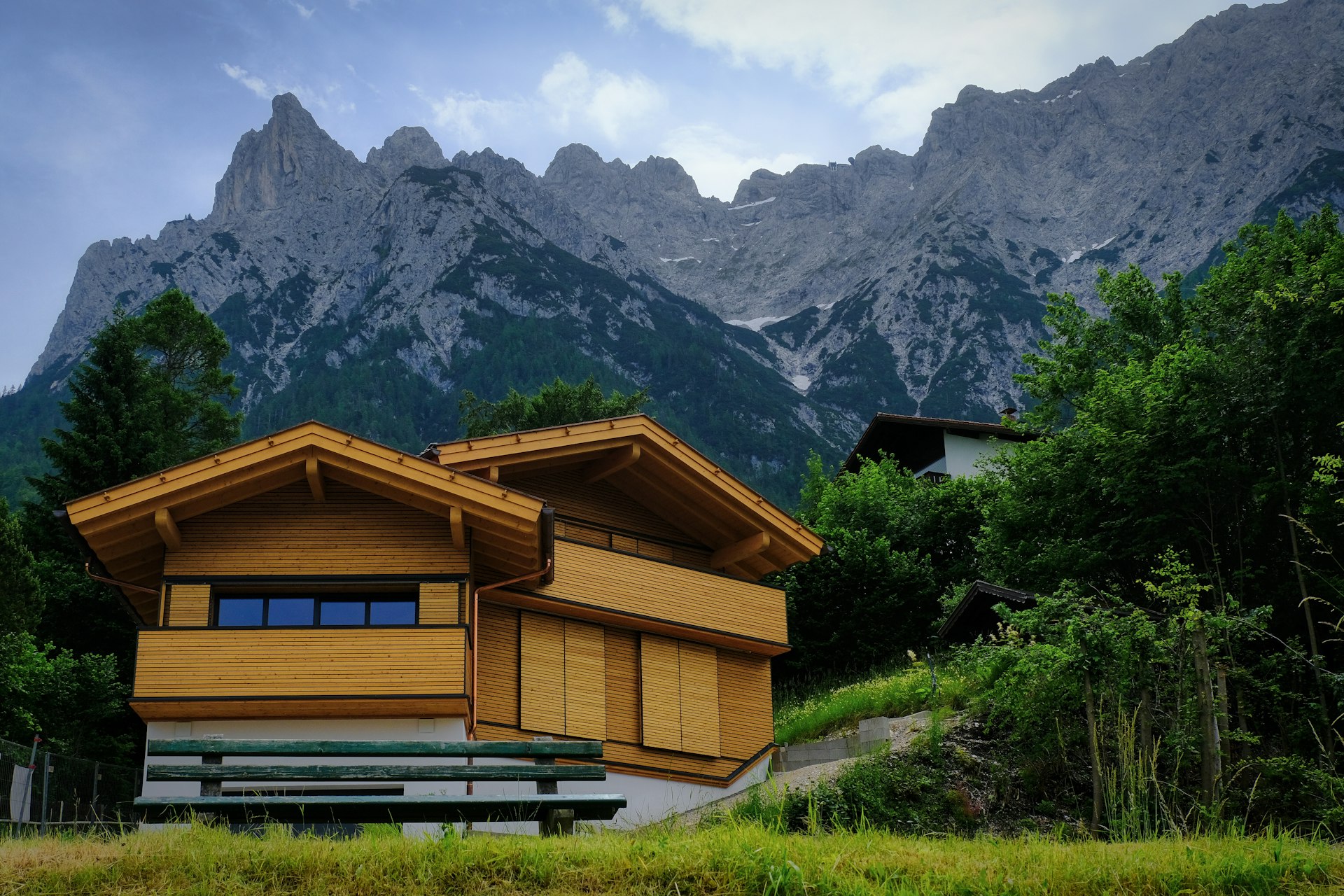2025 Outlook: Trends & Opportunities in the Luxury Mountain Homes Market